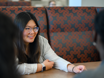 Elizabeth Xue taking part in a group discussion