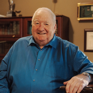 Dr. Robert Lindsay