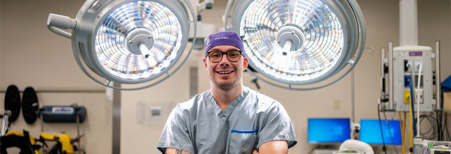 With a background in music, fourth-year general surgery resident Dr. Cohen Chaulk draws on skills he honed as a pianist. He is pictured in an operating room at London Health Sciences Centre. (Megan Morris/Schulich Medicine & Dentistry)