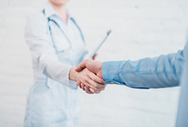 doctor shakign hands of patient