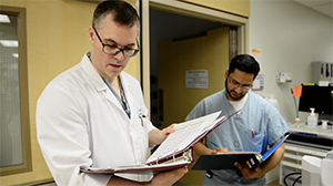 Image of Dr. Shane Smith on rounds